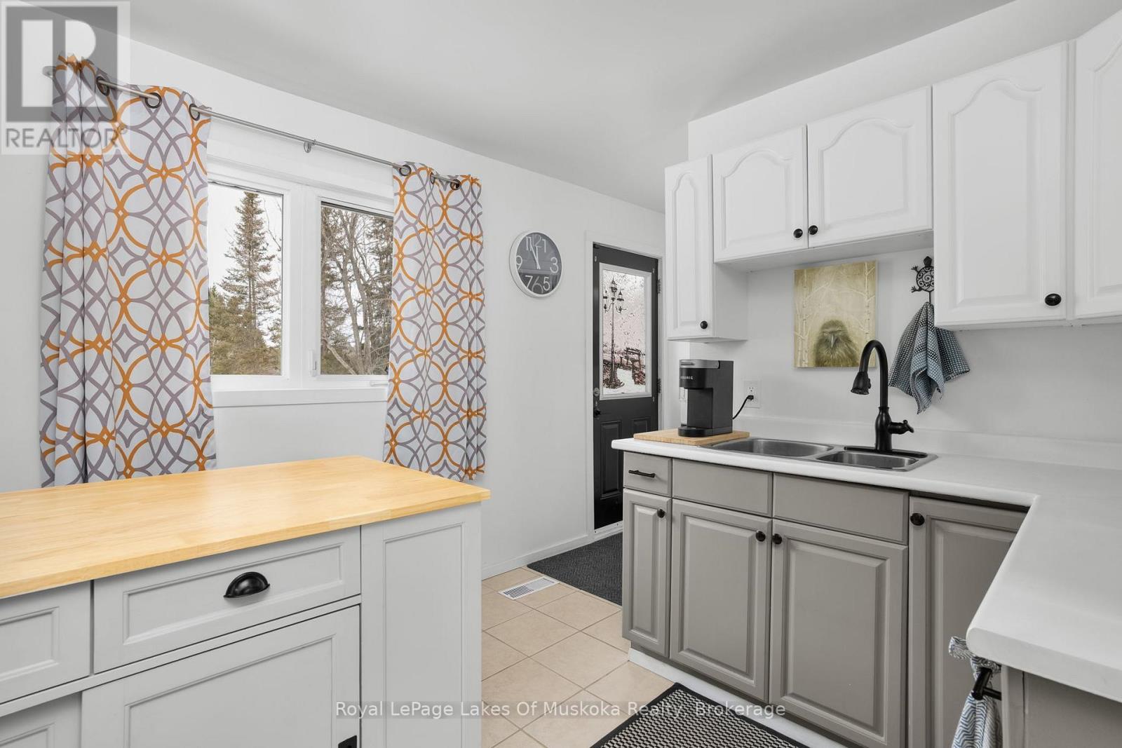 












1 CHRISTOPHER LANE

,
Armour,




Ontario
P0A1C0

