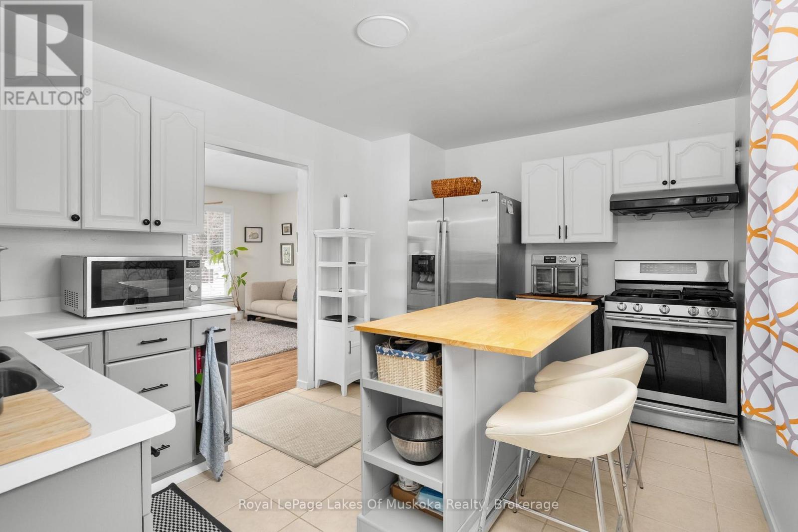 












1 CHRISTOPHER LANE

,
Armour,




Ontario
P0A1C0

