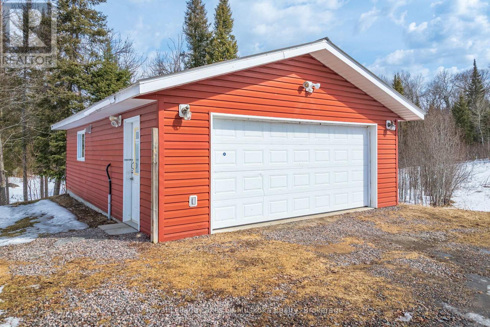 












1 CHRISTOPHER LANE

,
Armour,




Ontario
P0A1C0

