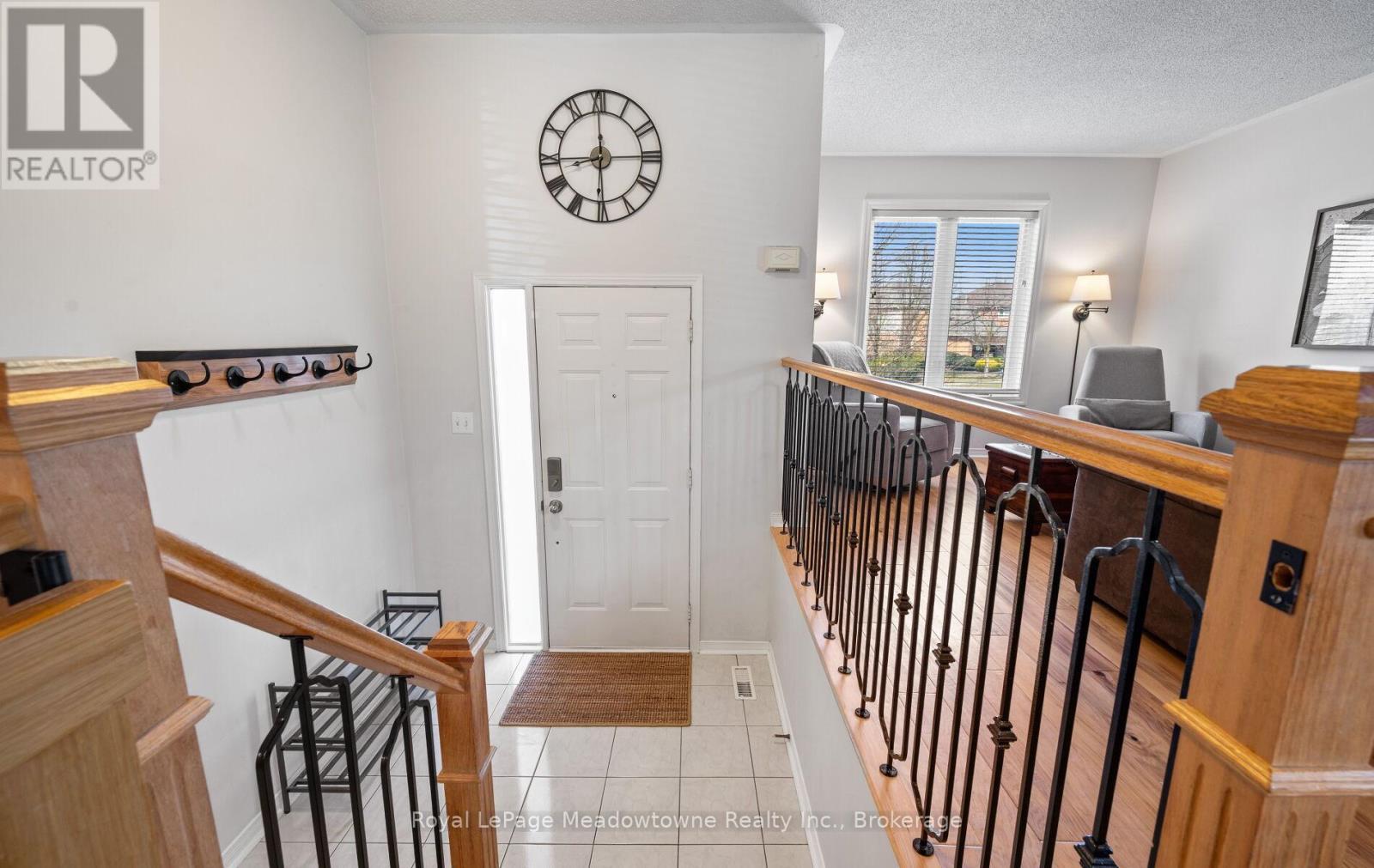 












3 HOUNDTRAIL DRIVE

,
Hamilton (Waterdown),




Ontario
L8B0L8

