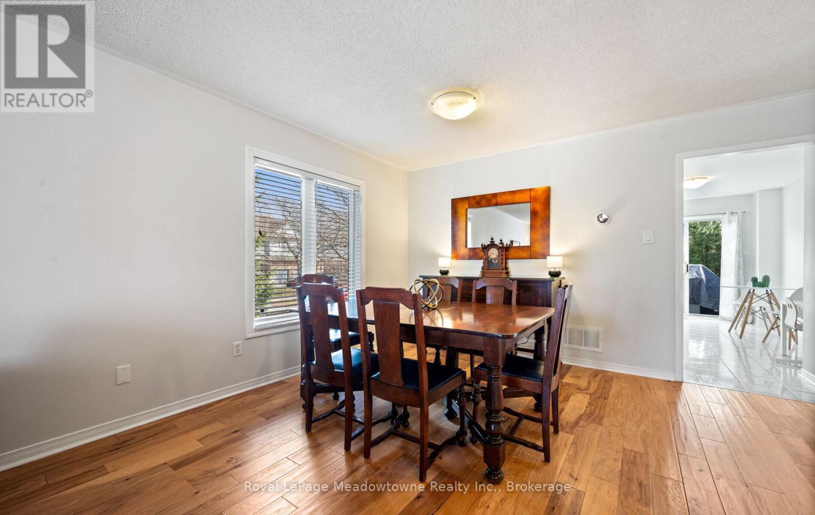 












3 HOUNDTRAIL DRIVE

,
Hamilton (Waterdown),




Ontario
L8B0L8

