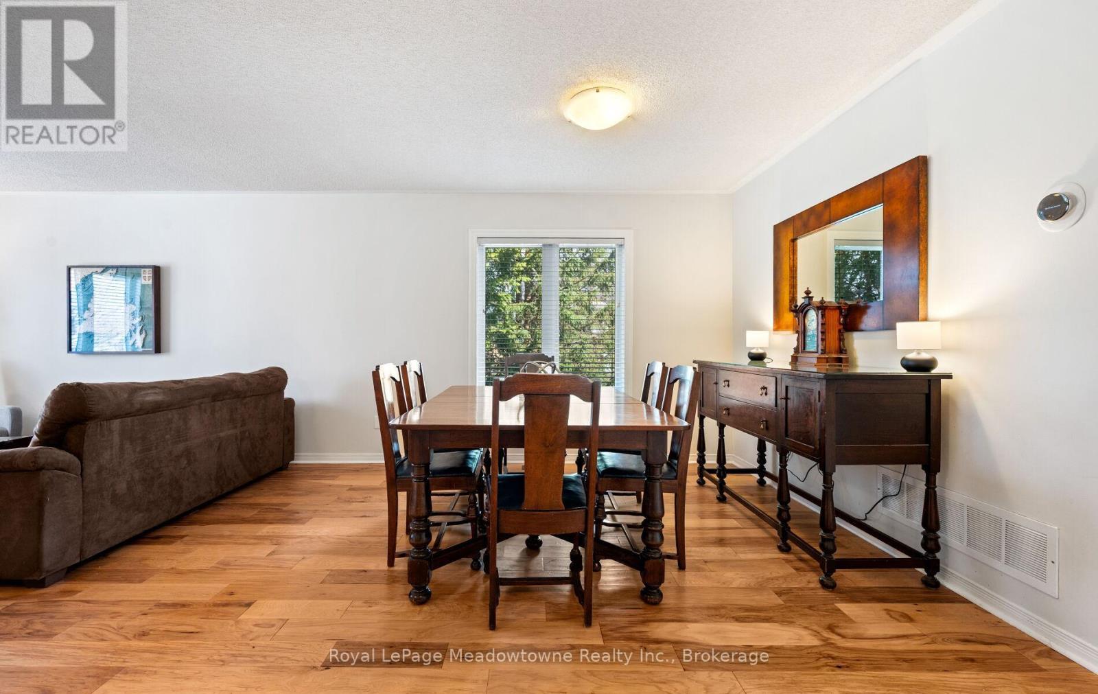 












3 HOUNDTRAIL DRIVE

,
Hamilton (Waterdown),




Ontario
L8B0L8

