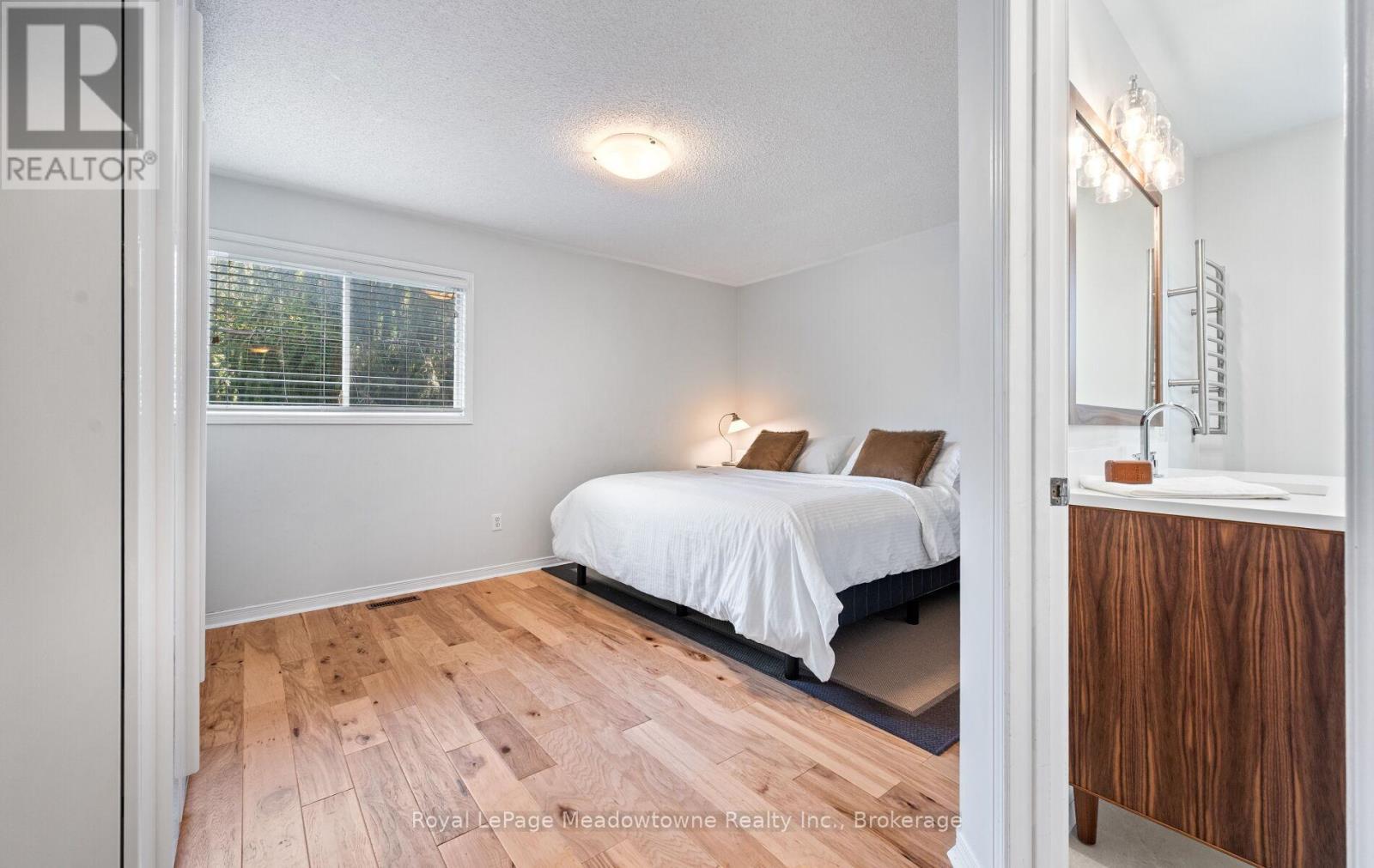 












3 HOUNDTRAIL DRIVE

,
Hamilton (Waterdown),




Ontario
L8B0L8

