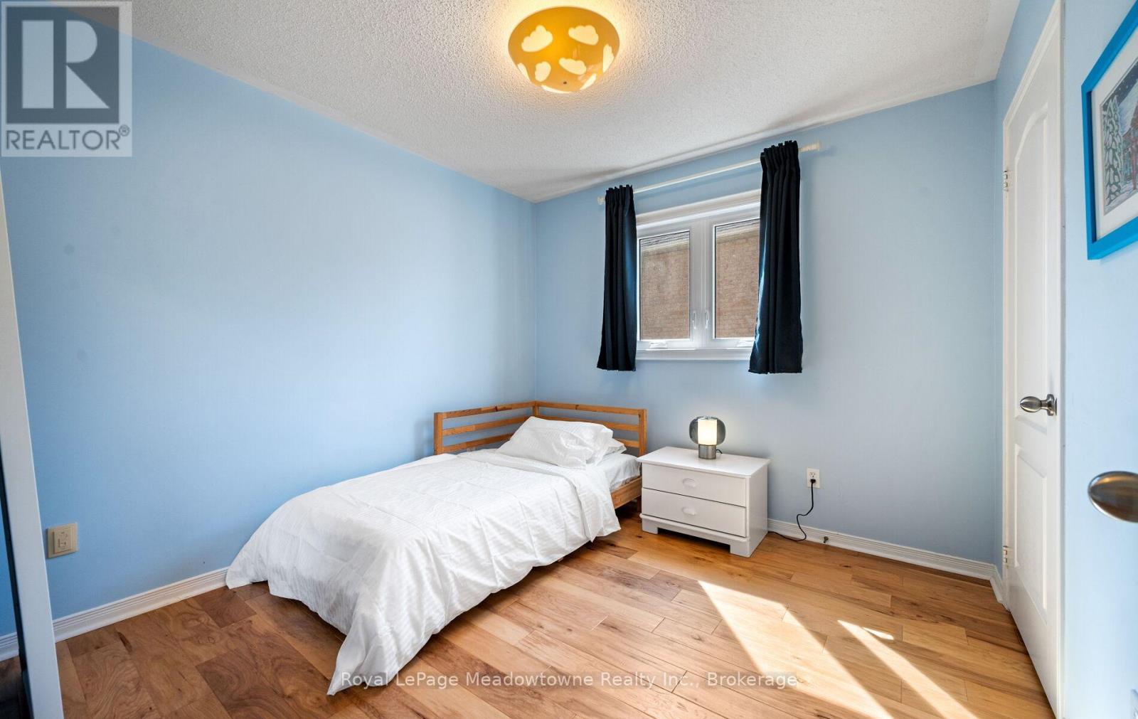 












3 HOUNDTRAIL DRIVE

,
Hamilton (Waterdown),




Ontario
L8B0L8

