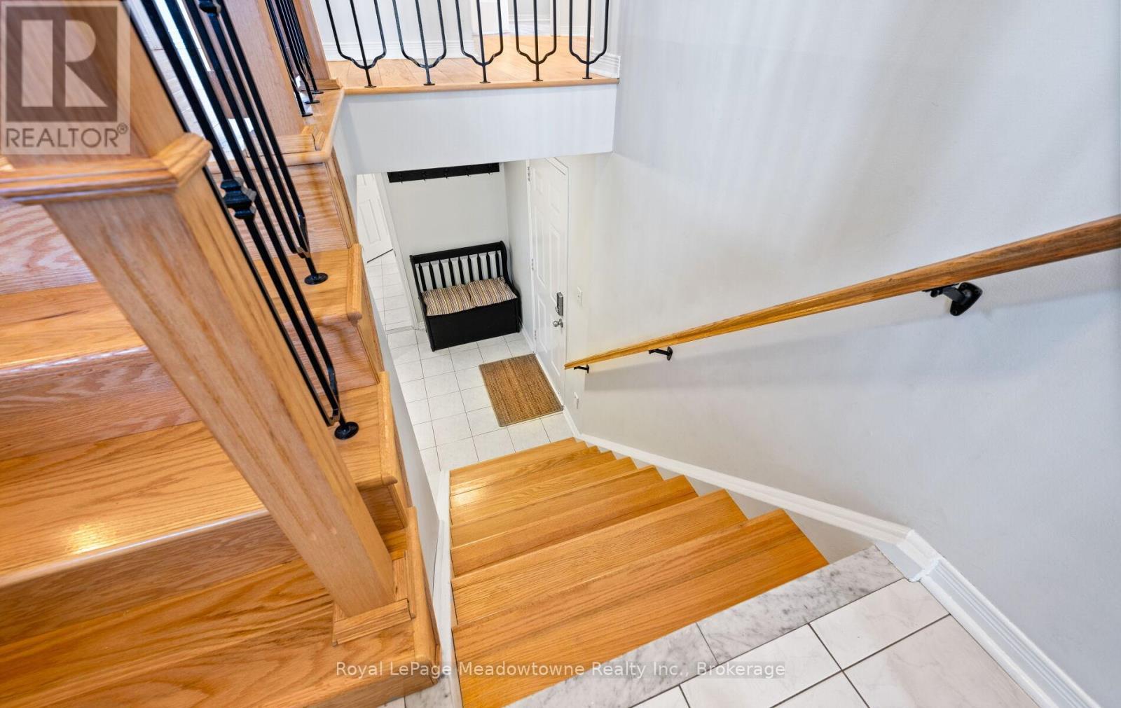 












3 HOUNDTRAIL DRIVE

,
Hamilton (Waterdown),




Ontario
L8B0L8

