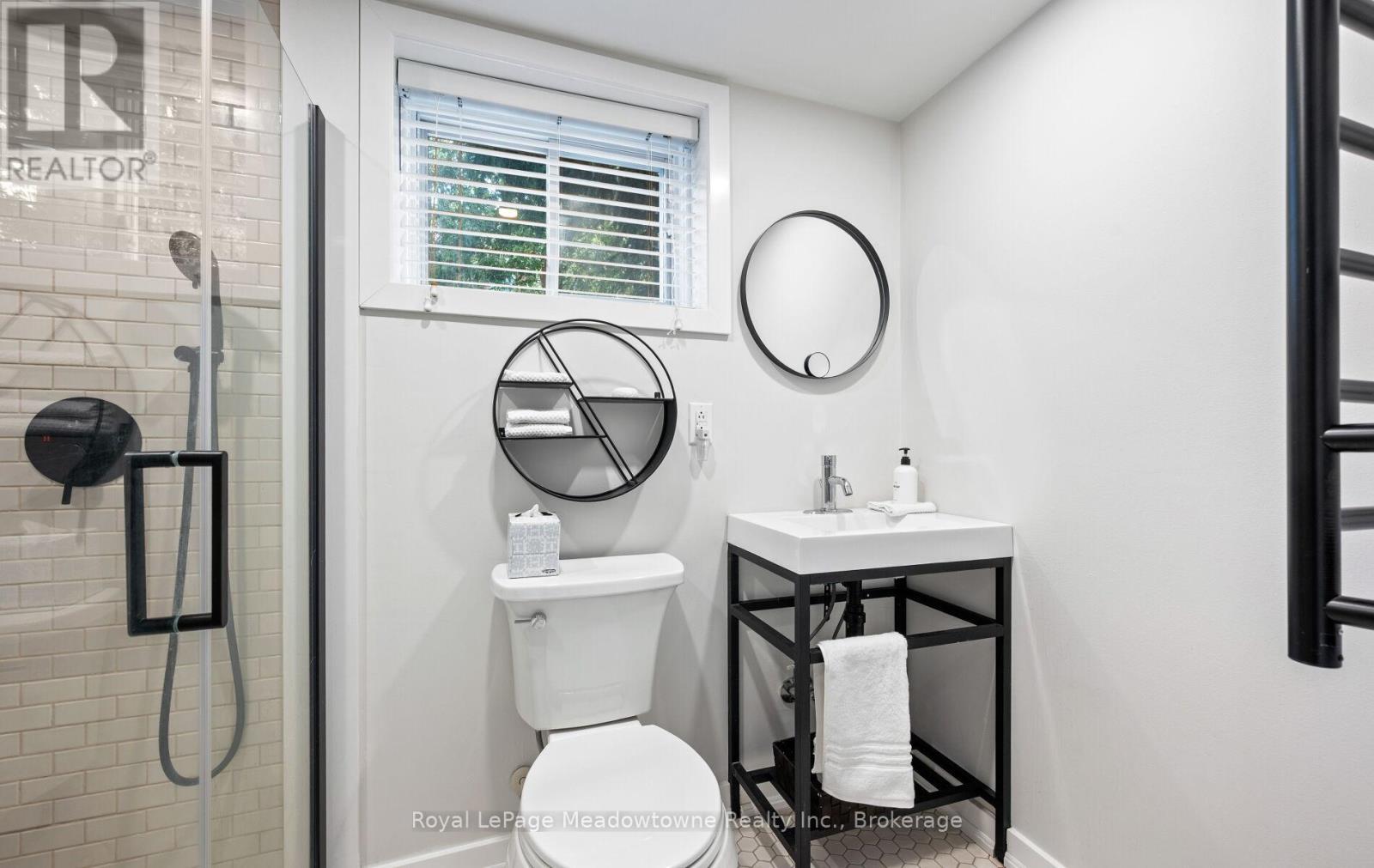 












3 HOUNDTRAIL DRIVE

,
Hamilton (Waterdown),




Ontario
L8B0L8

