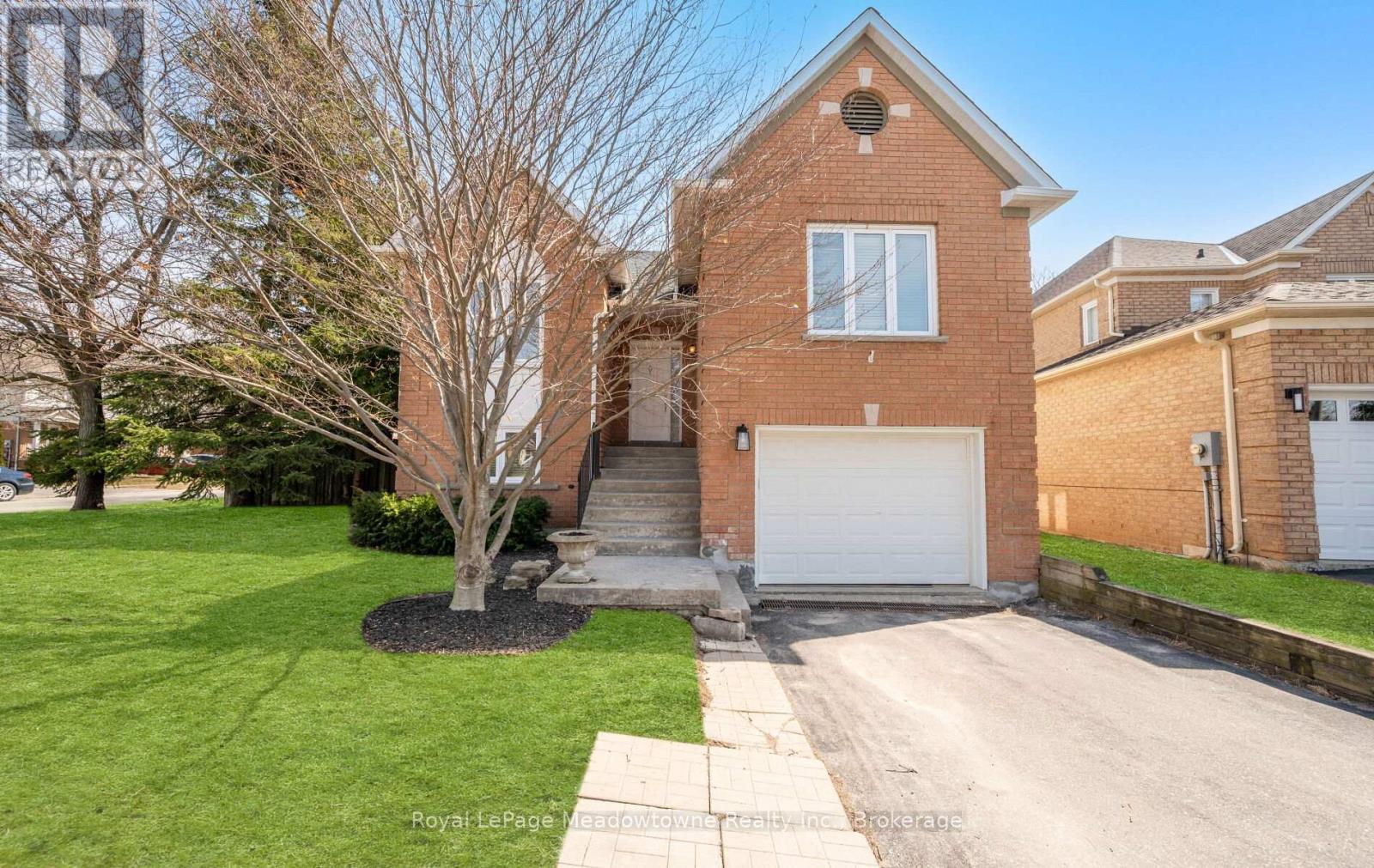 












3 HOUNDTRAIL DRIVE

,
Hamilton (Waterdown),




Ontario
L8B0L8

