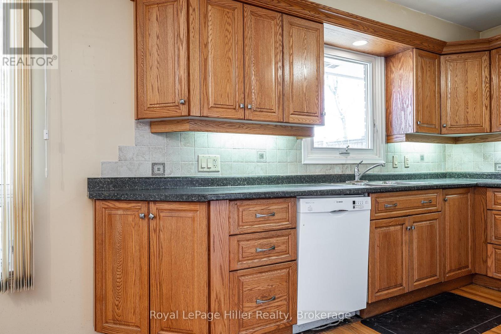 












16 PARK LANE DRIVE

,
Stratford,




Ontario
N5A5B9

