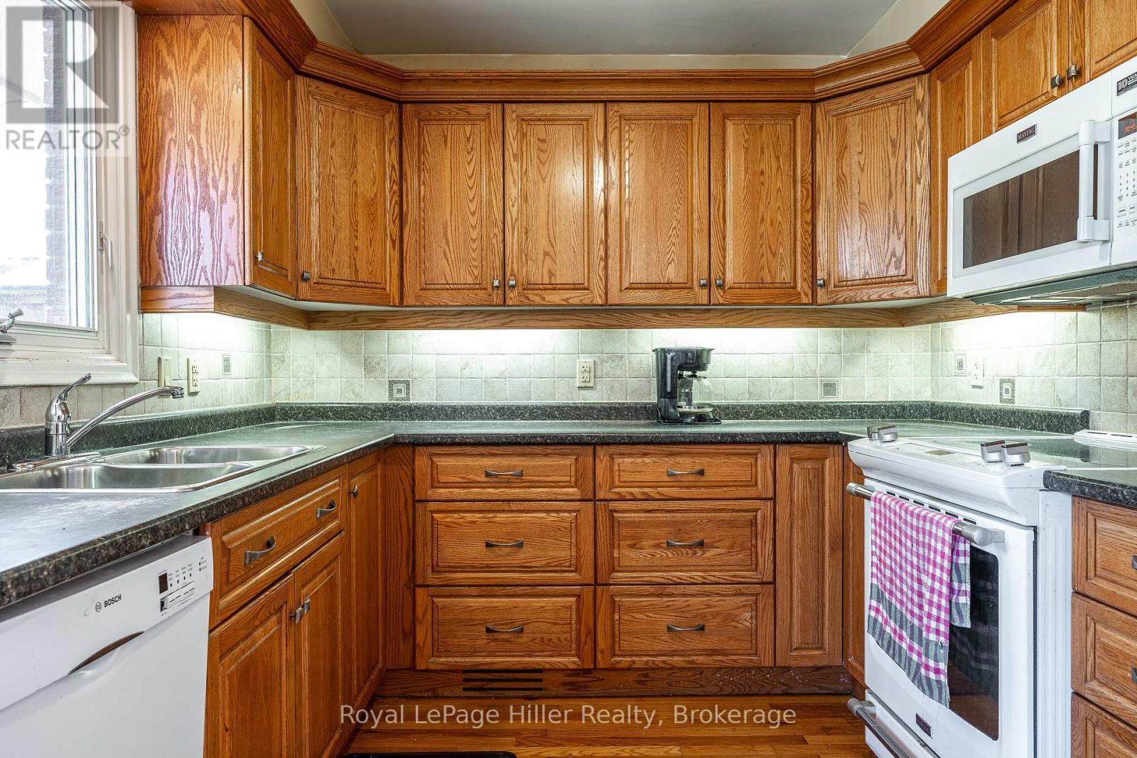 












16 PARK LANE DRIVE

,
Stratford,




Ontario
N5A5B9

