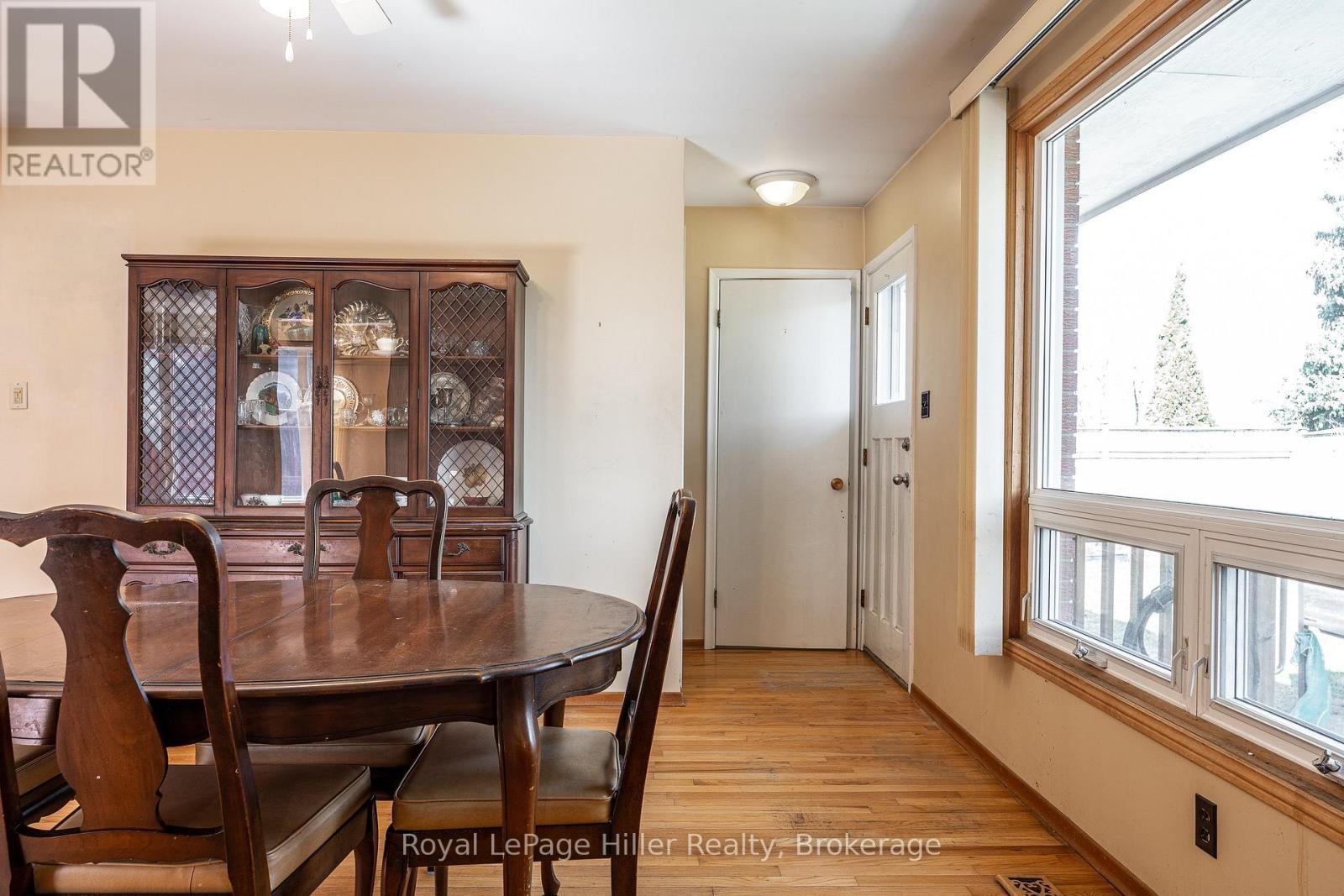 












16 PARK LANE DRIVE

,
Stratford,




Ontario
N5A5B9

