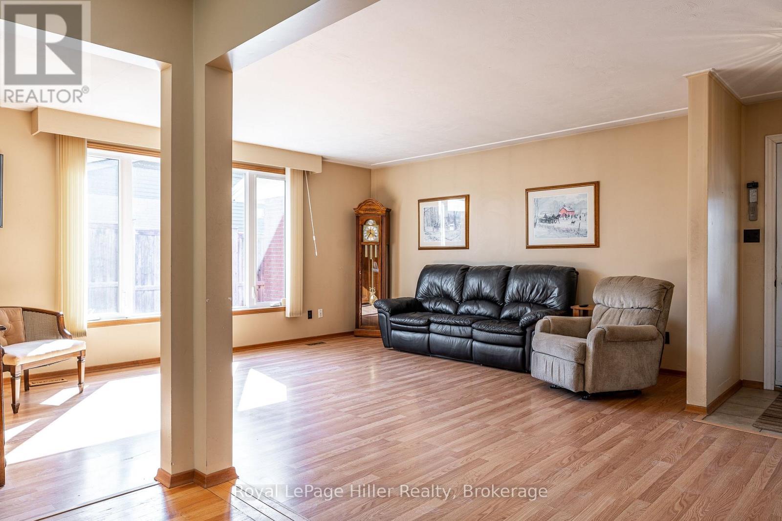 












16 PARK LANE DRIVE

,
Stratford,




Ontario
N5A5B9

