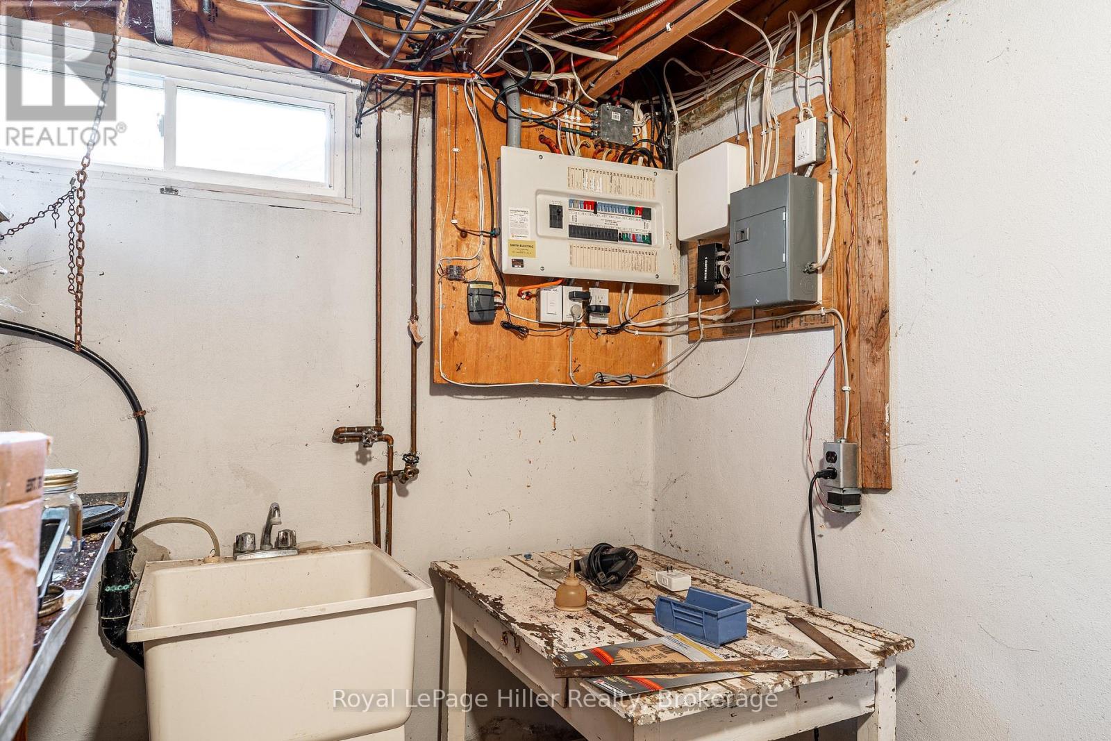 












16 PARK LANE DRIVE

,
Stratford,




Ontario
N5A5B9

