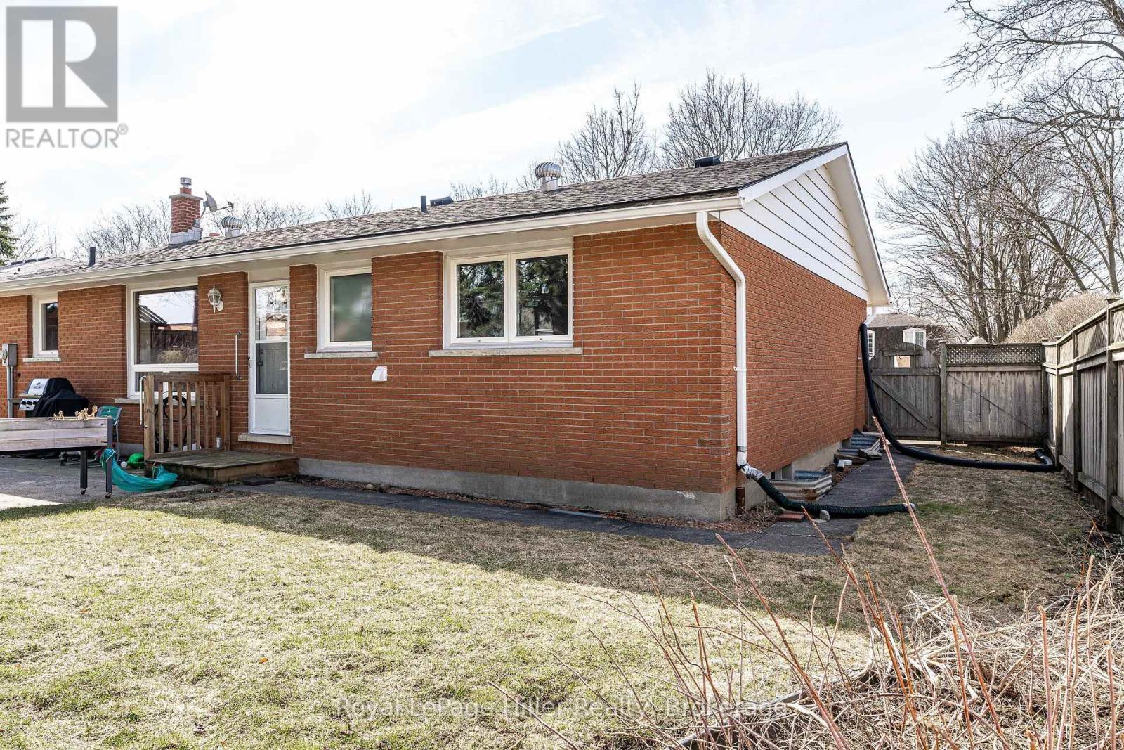 












16 PARK LANE DRIVE

,
Stratford,




Ontario
N5A5B9

