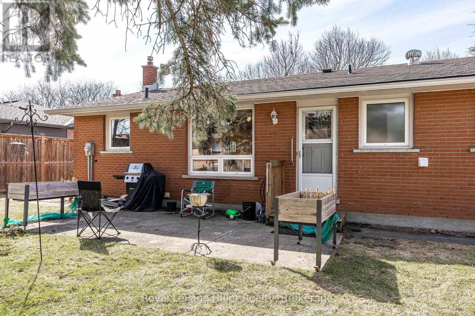 












16 PARK LANE DRIVE

,
Stratford,




Ontario
N5A5B9


