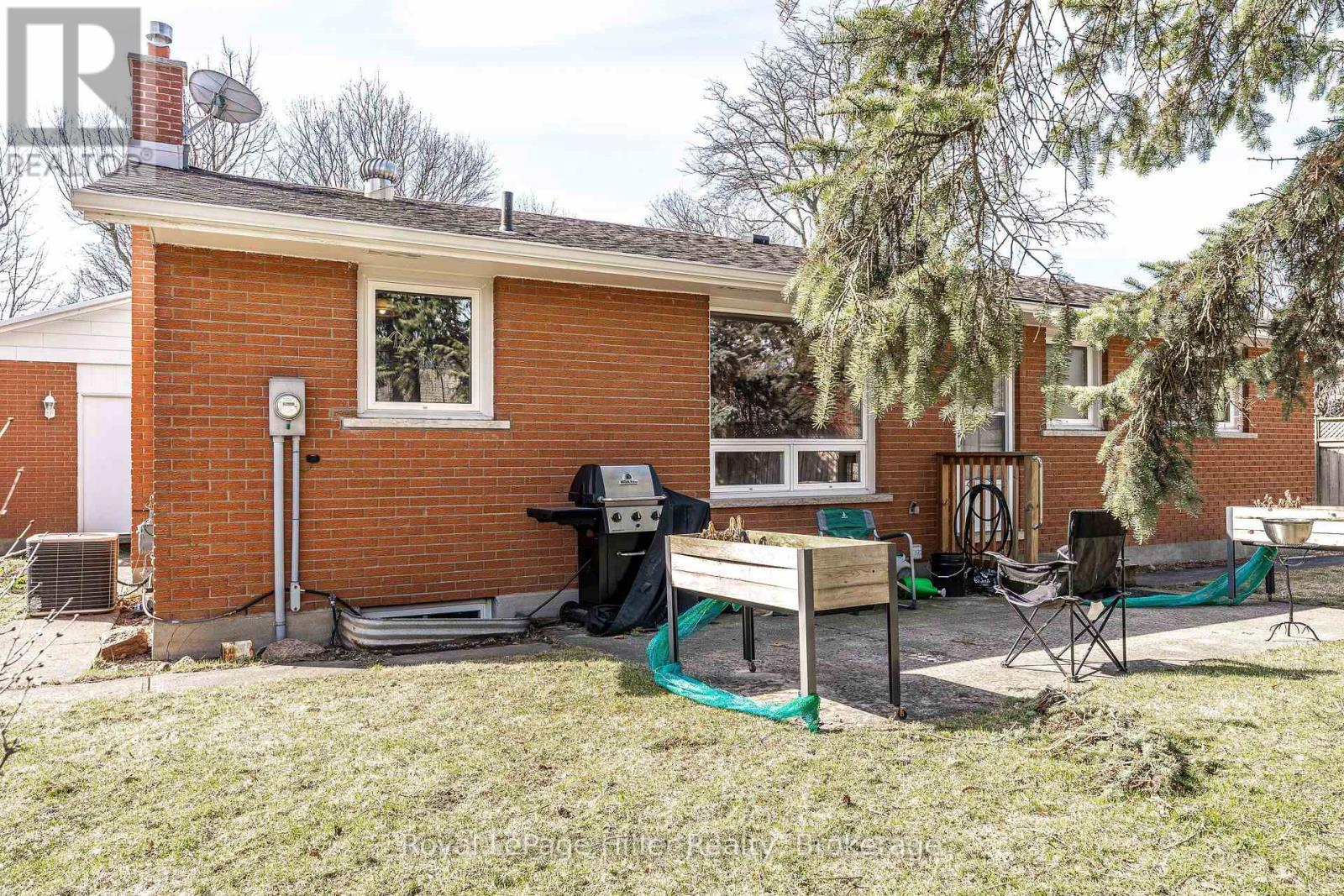 












16 PARK LANE DRIVE

,
Stratford,




Ontario
N5A5B9


