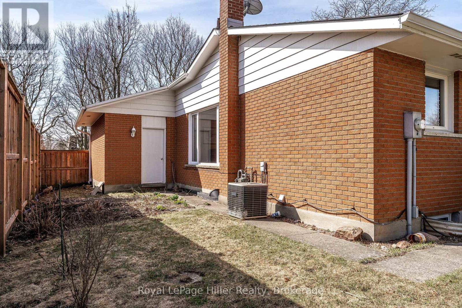 












16 PARK LANE DRIVE

,
Stratford,




Ontario
N5A5B9

