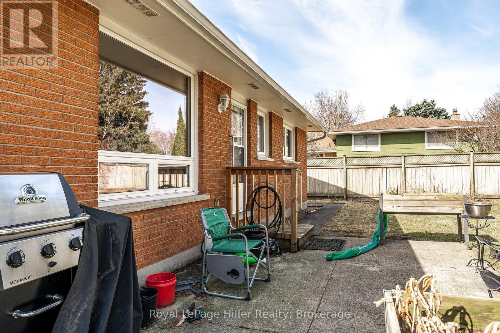 












16 PARK LANE DRIVE

,
Stratford,




Ontario
N5A5B9

