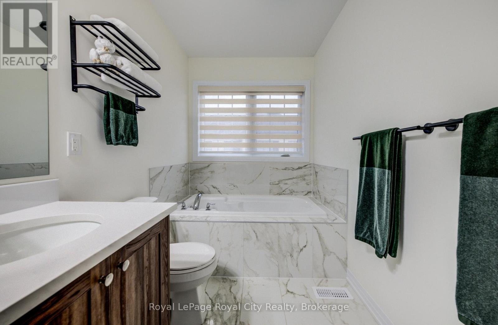 












484 ADELAIDE STREET

,
Wellington North (Arthur),




Ontario
N0G1A0

