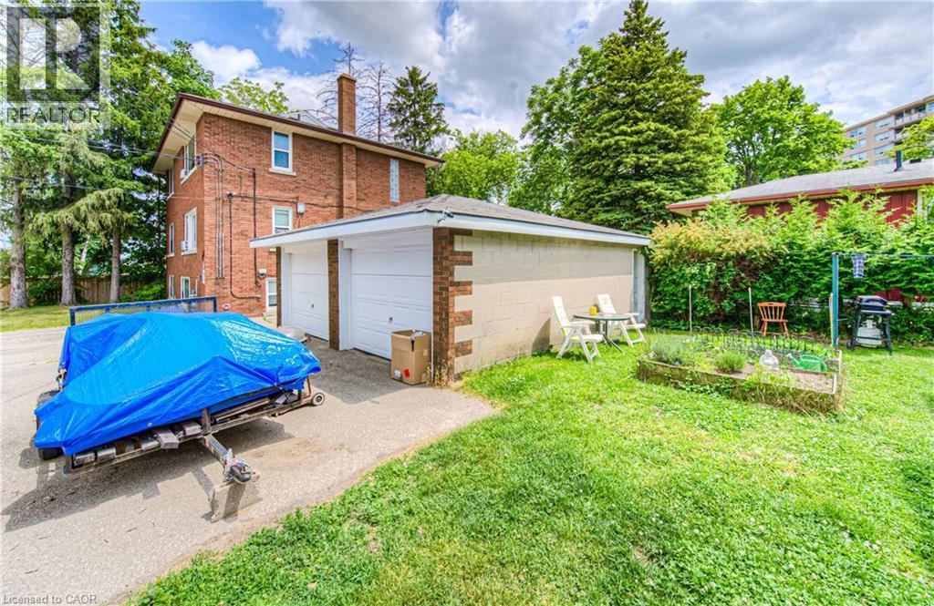 












218 MARGARET Avenue

,
Kitchener,




Ontario
N2H4J2

