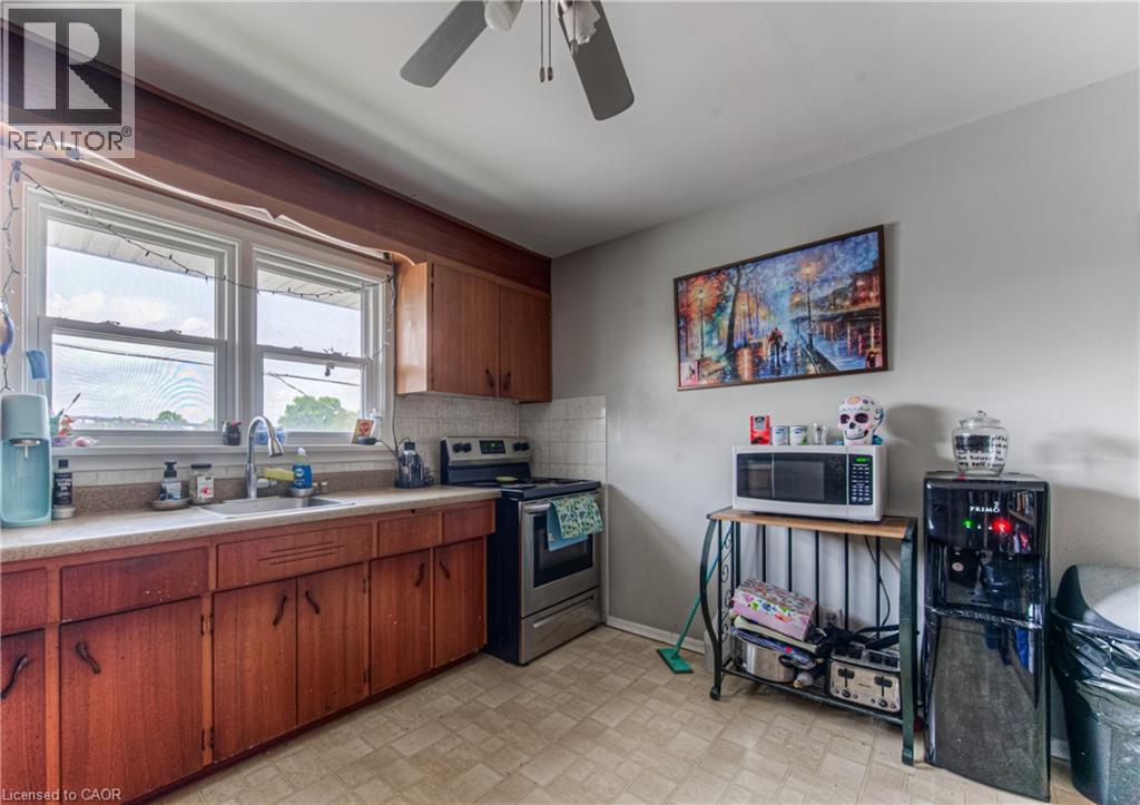 












218 MARGARET Avenue

,
Kitchener,




Ontario
N2H4J2

