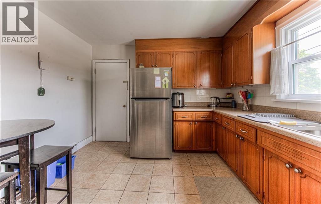 












218 MARGARET Avenue

,
Kitchener,




Ontario
N2H4J2

