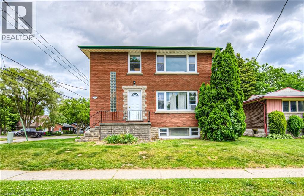 












218 MARGARET Avenue

,
Kitchener,




Ontario
N2H4J2

