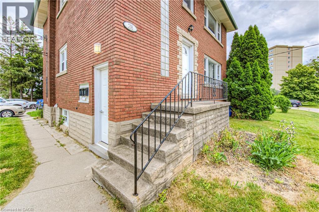 












218 MARGARET Avenue

,
Kitchener,




Ontario
N2H4J2

