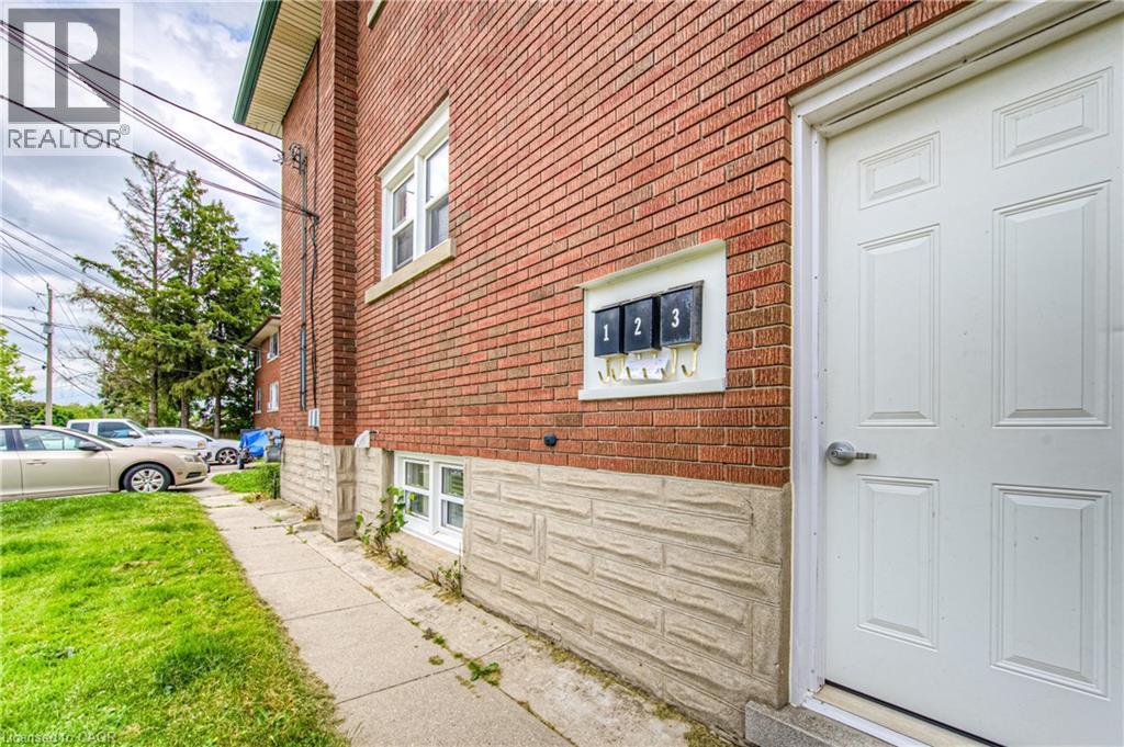 












218 MARGARET Avenue

,
Kitchener,




Ontario
N2H4J2

