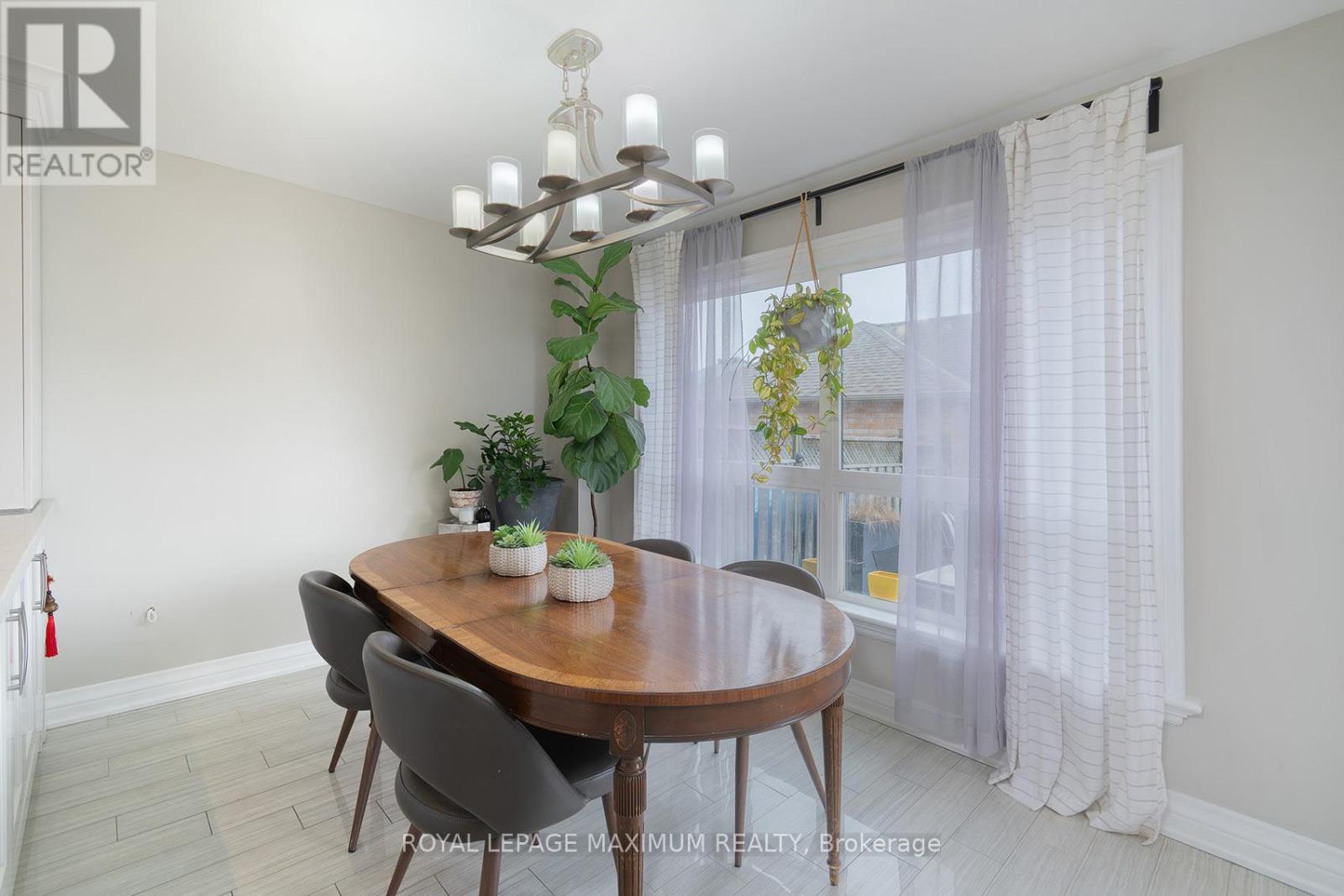 












33 LA NEVE AVENUE

,
Vaughan,




Ontario
L4H1M4

