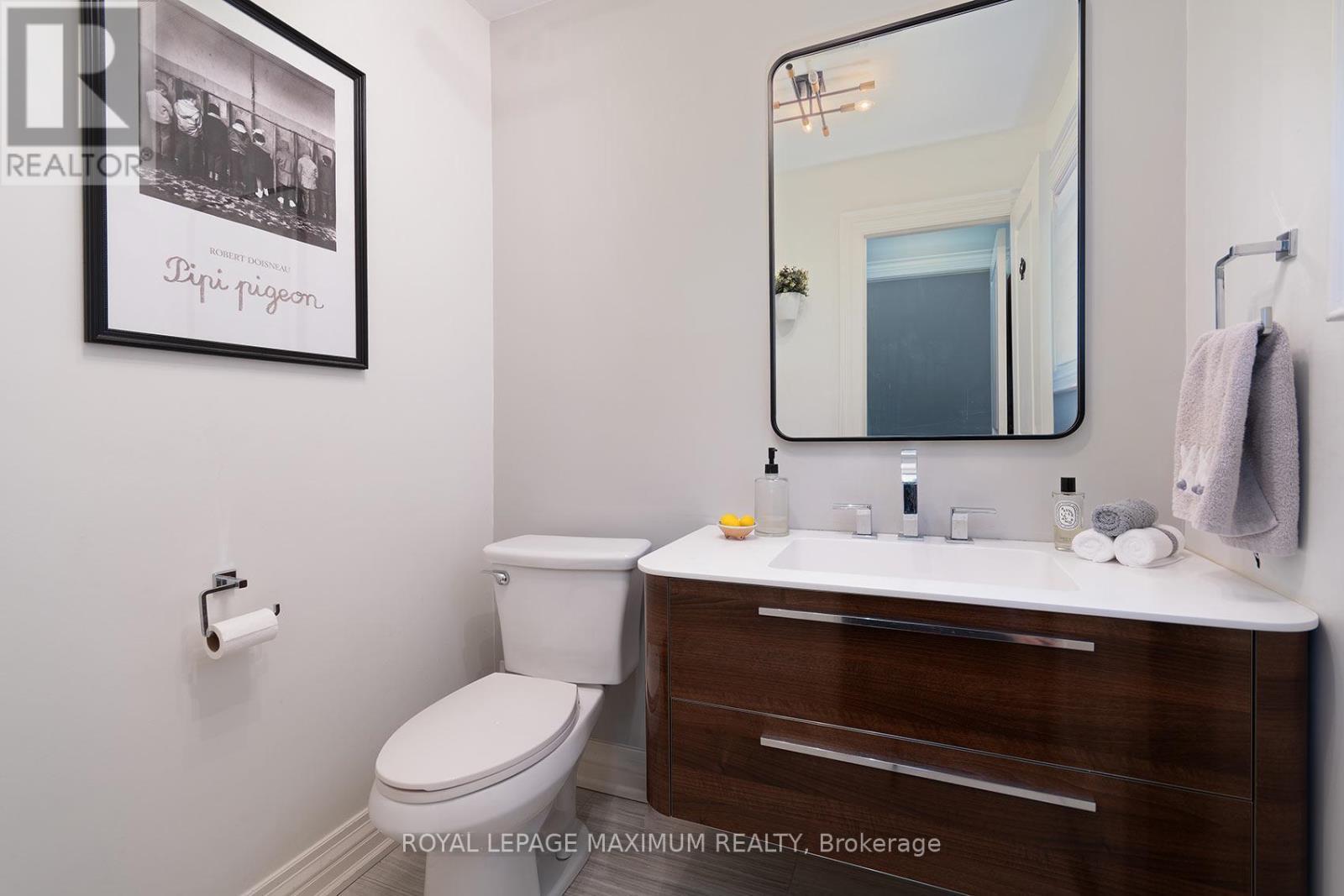 












33 LA NEVE AVENUE

,
Vaughan,




Ontario
L4H1M4

