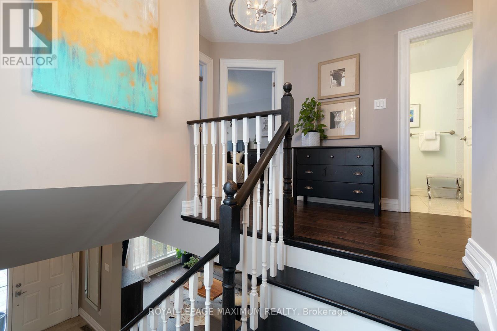 












33 LA NEVE AVENUE

,
Vaughan,




Ontario
L4H1M4

