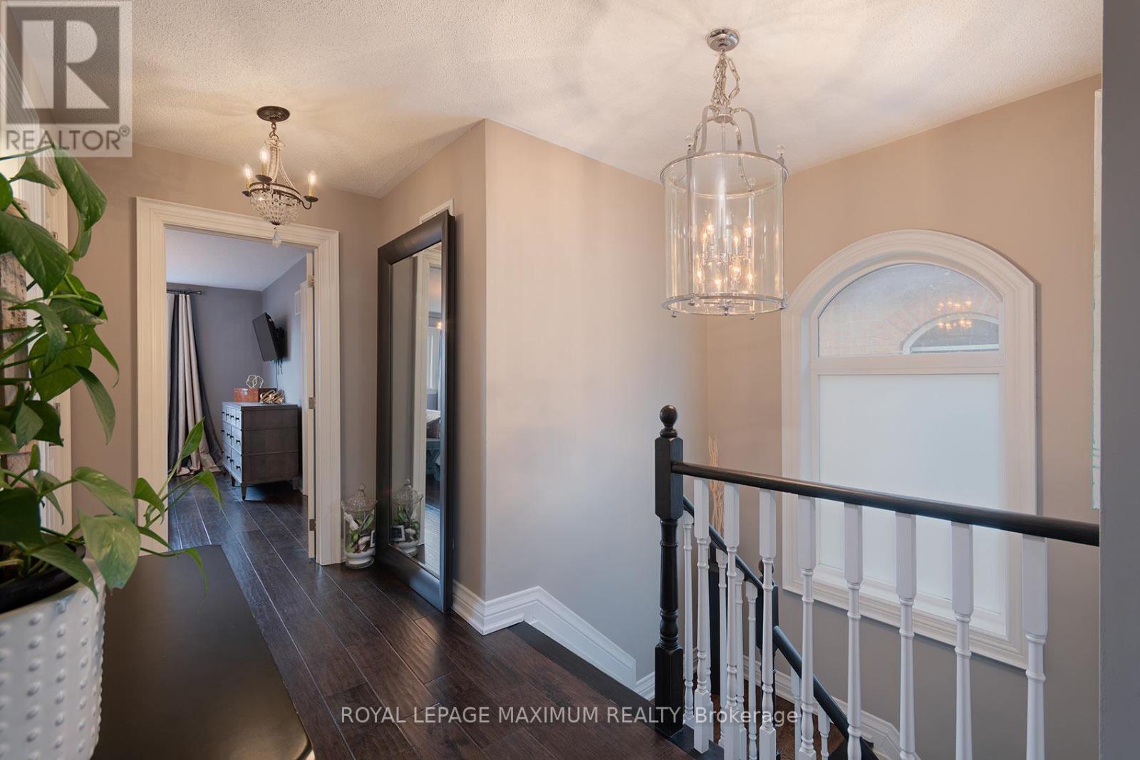 












33 LA NEVE AVENUE

,
Vaughan,




Ontario
L4H1M4

