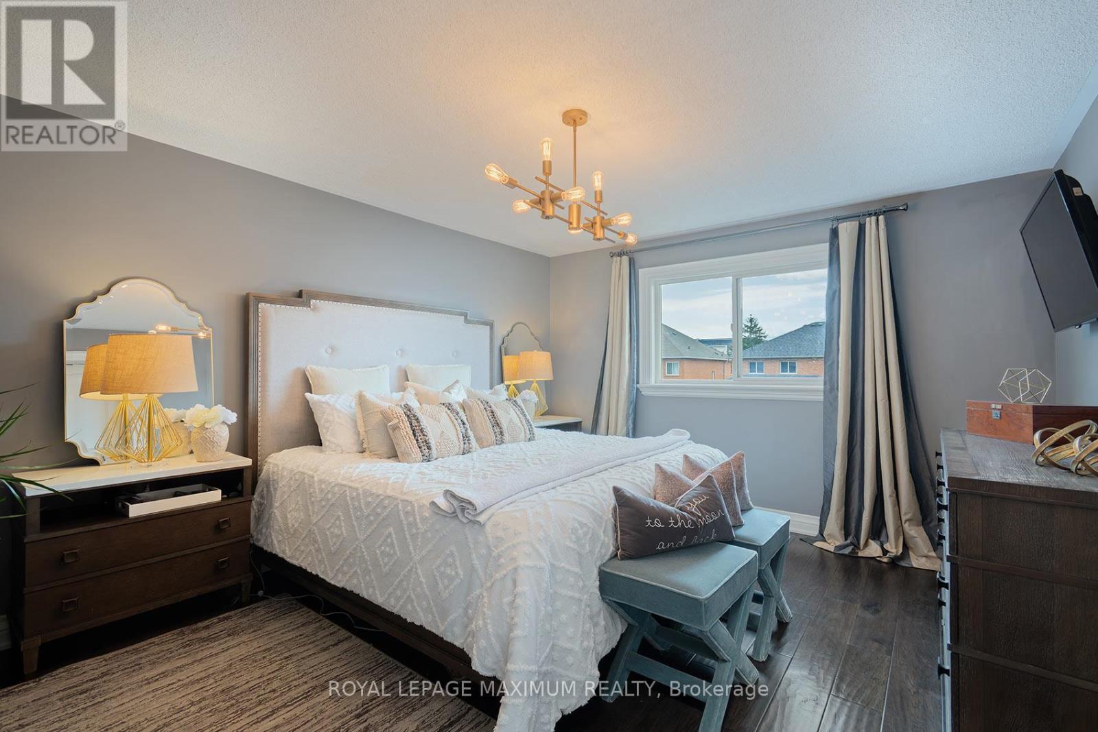 












33 LA NEVE AVENUE

,
Vaughan,




Ontario
L4H1M4

