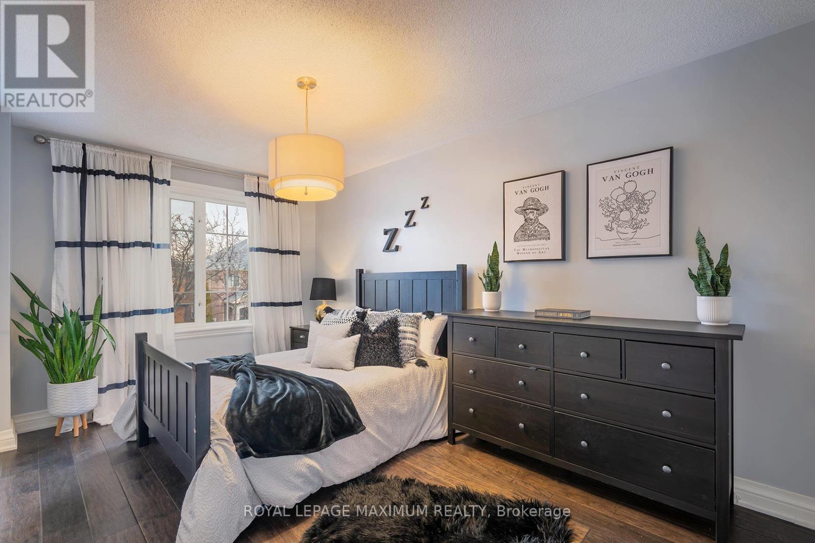












33 LA NEVE AVENUE

,
Vaughan,




Ontario
L4H1M4

