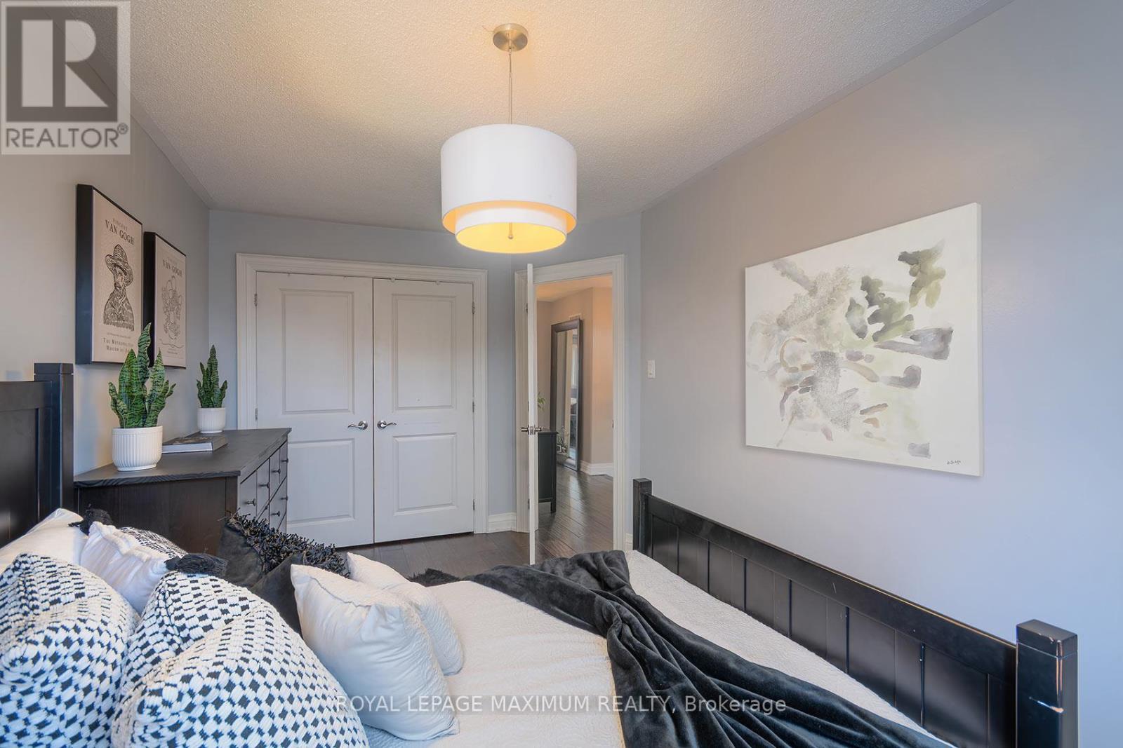 












33 LA NEVE AVENUE

,
Vaughan,




Ontario
L4H1M4

