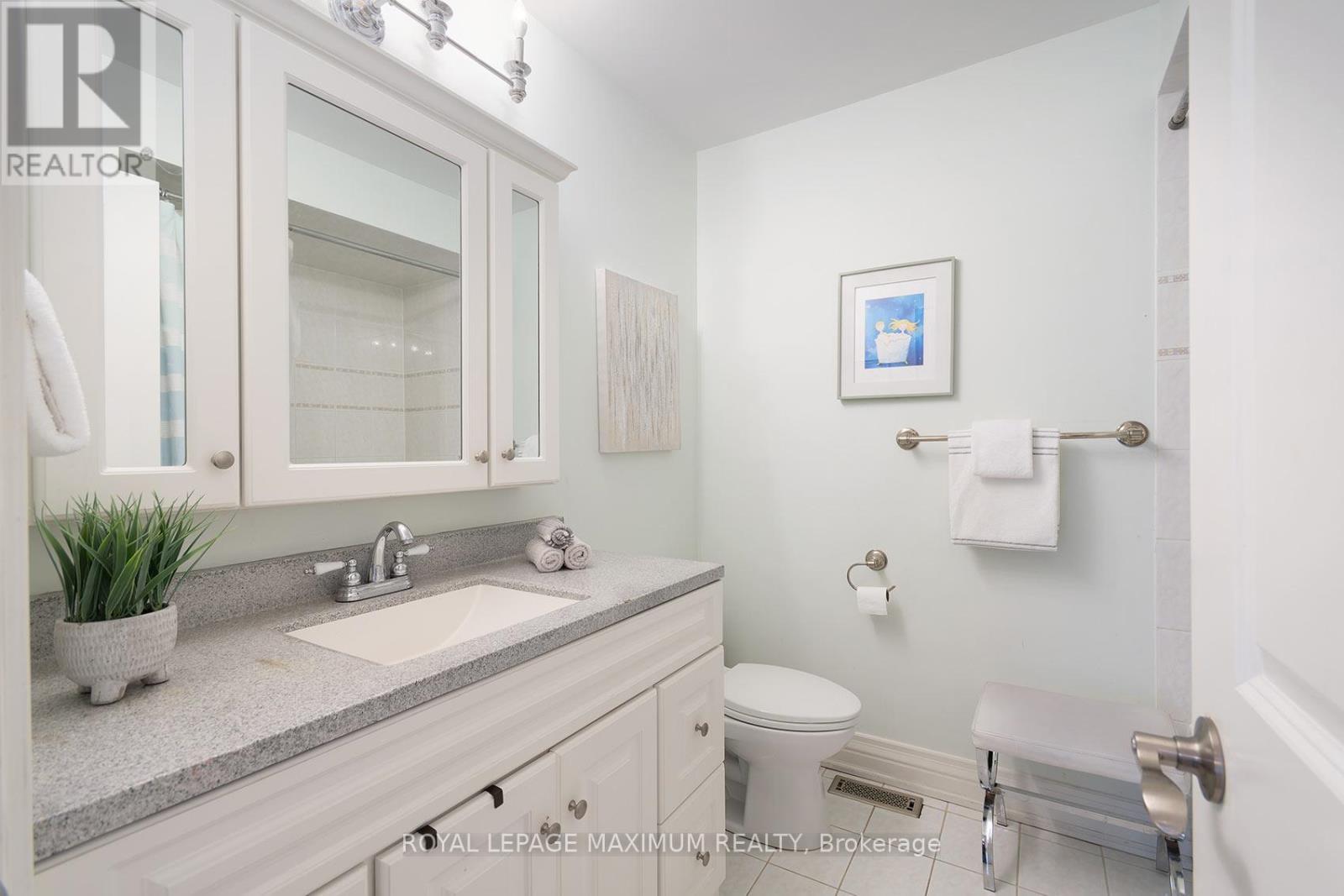 












33 LA NEVE AVENUE

,
Vaughan,




Ontario
L4H1M4


