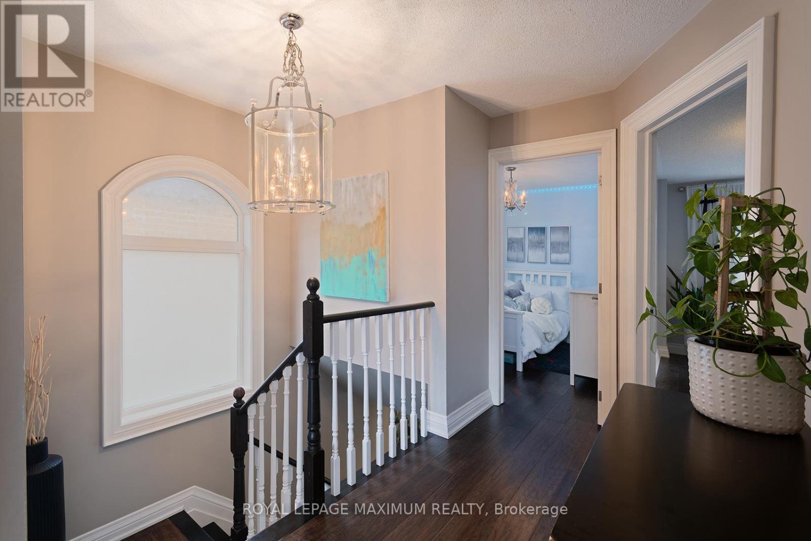 












33 LA NEVE AVENUE

,
Vaughan,




Ontario
L4H1M4

