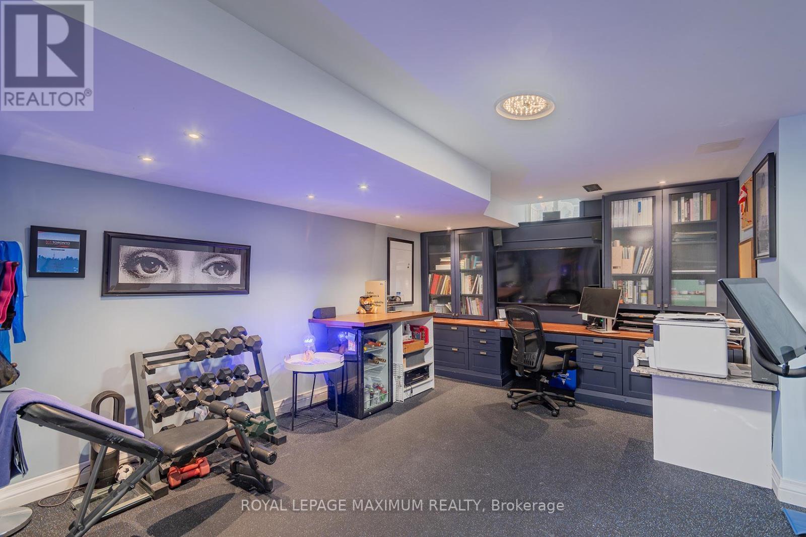 












33 LA NEVE AVENUE

,
Vaughan,




Ontario
L4H1M4


