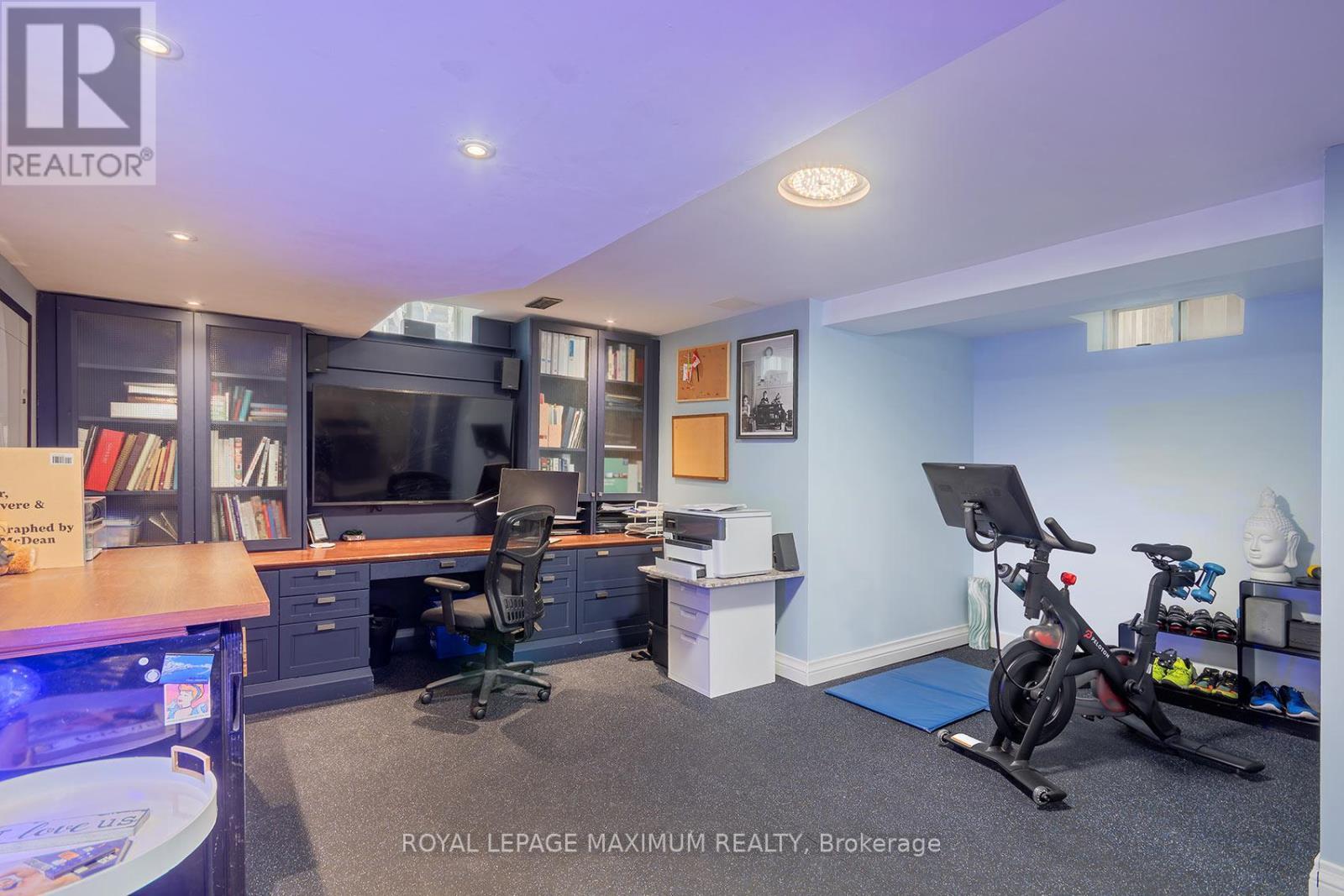 












33 LA NEVE AVENUE

,
Vaughan,




Ontario
L4H1M4

