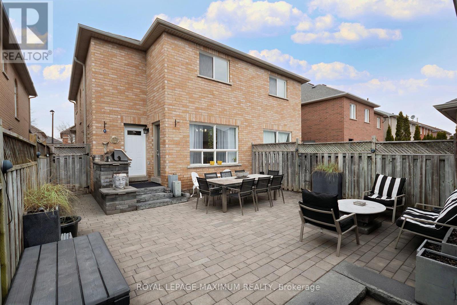 












33 LA NEVE AVENUE

,
Vaughan,




Ontario
L4H1M4

