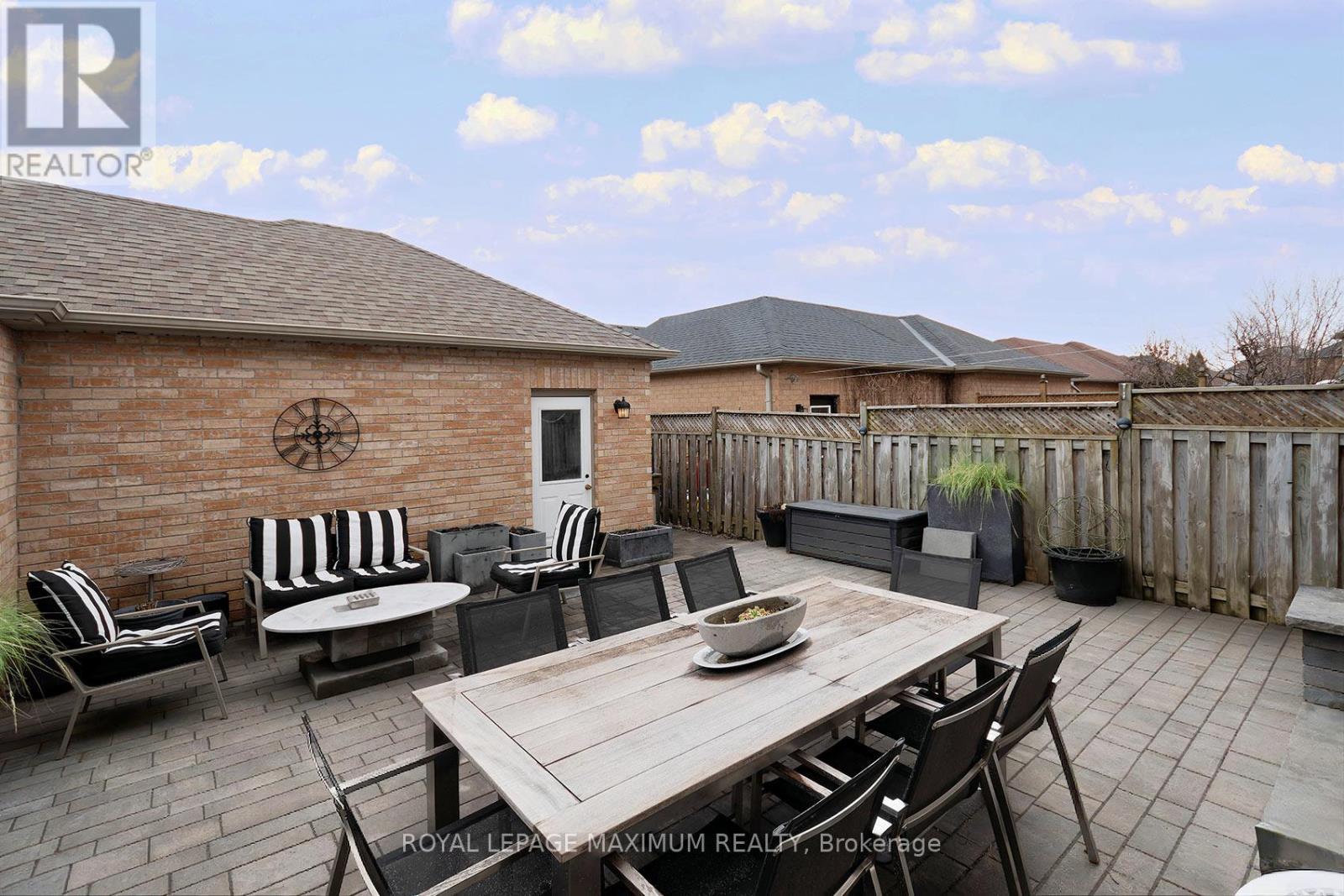 












33 LA NEVE AVENUE

,
Vaughan,




Ontario
L4H1M4

