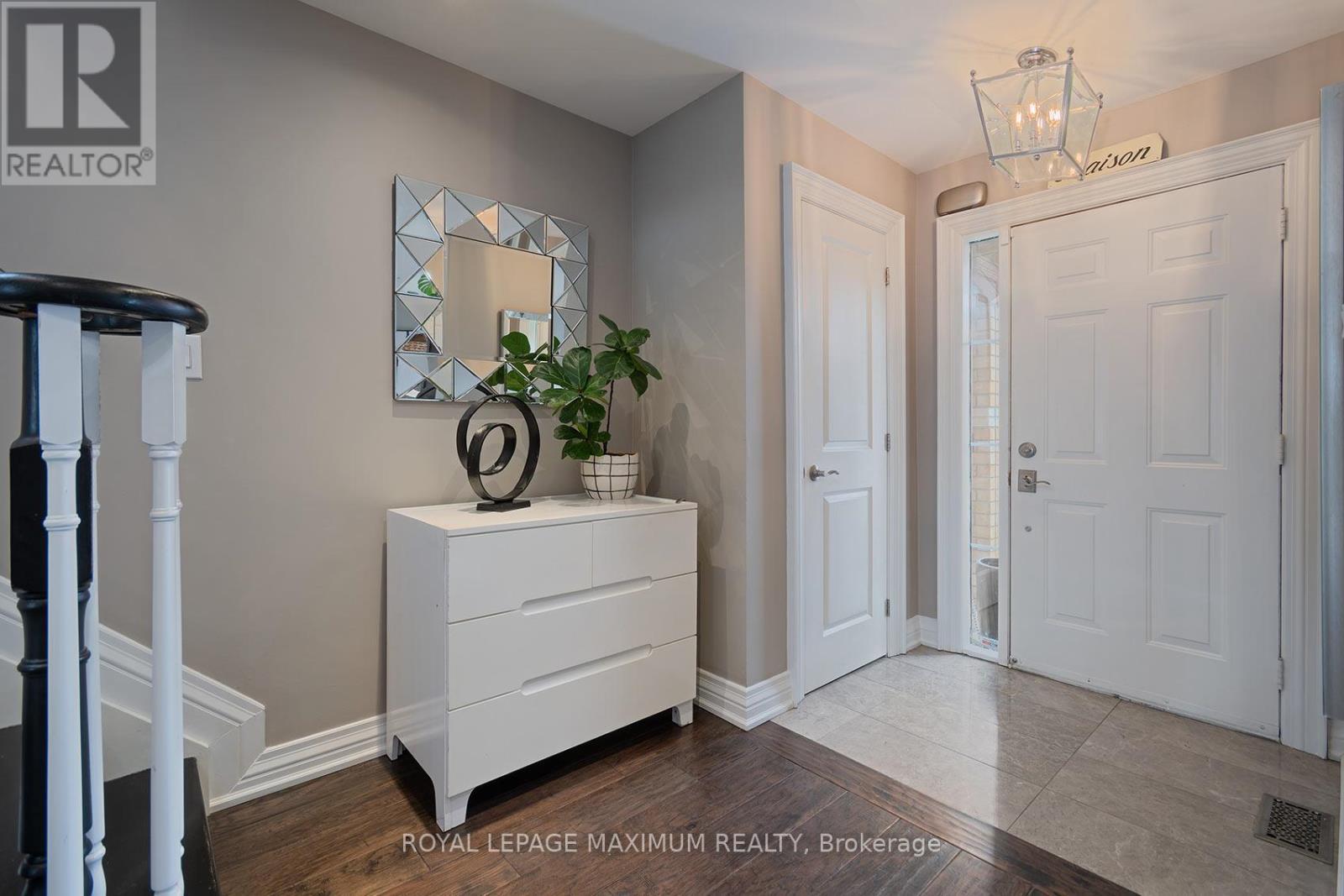 












33 LA NEVE AVENUE

,
Vaughan,




Ontario
L4H1M4

