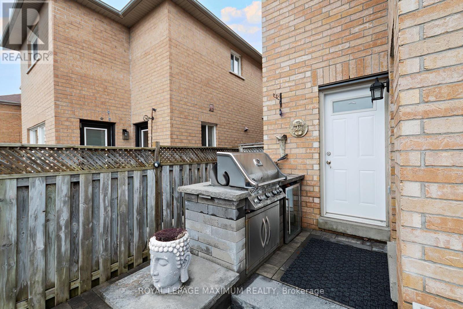 












33 LA NEVE AVENUE

,
Vaughan,




Ontario
L4H1M4


