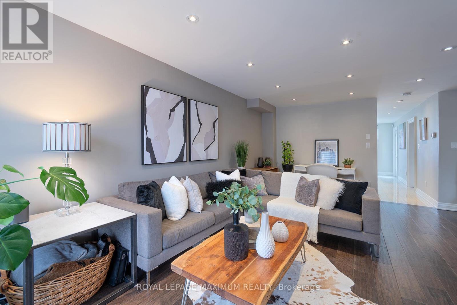












33 LA NEVE AVENUE

,
Vaughan,




Ontario
L4H1M4

