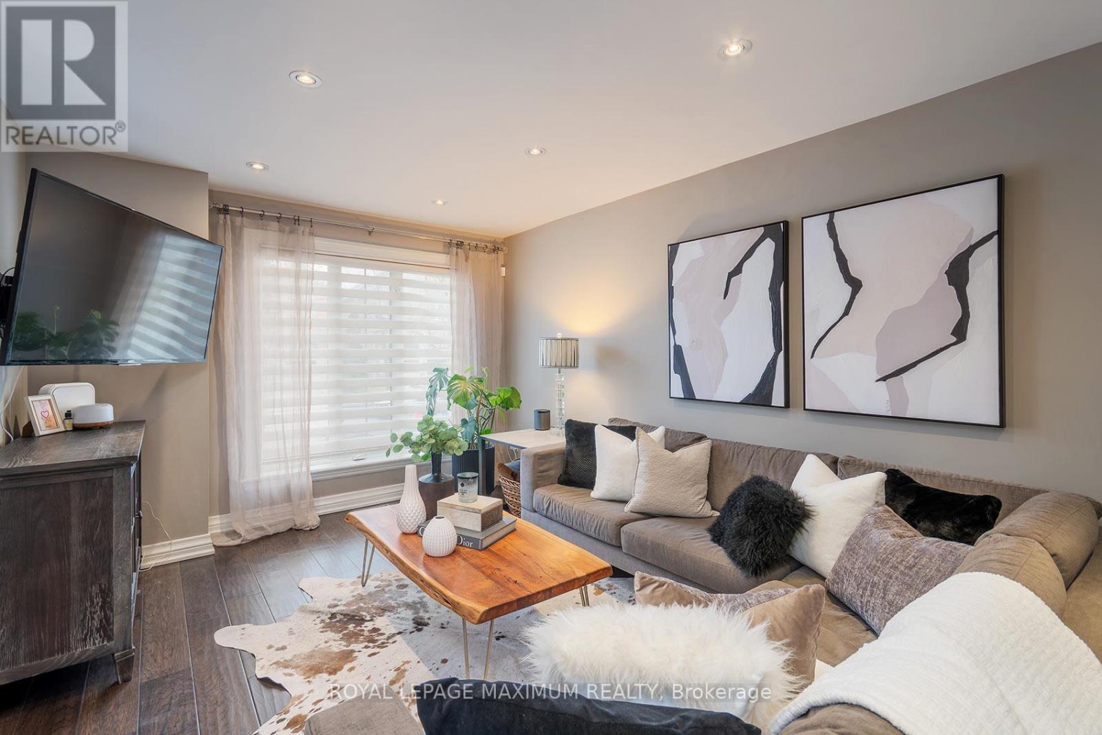 












33 LA NEVE AVENUE

,
Vaughan,




Ontario
L4H1M4

