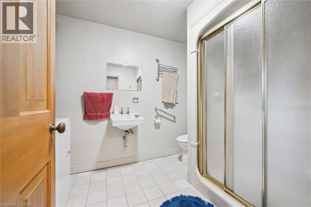 












8060 WELLINGTON RD 18

,
Fergus,




Ontario
N1M2W5

