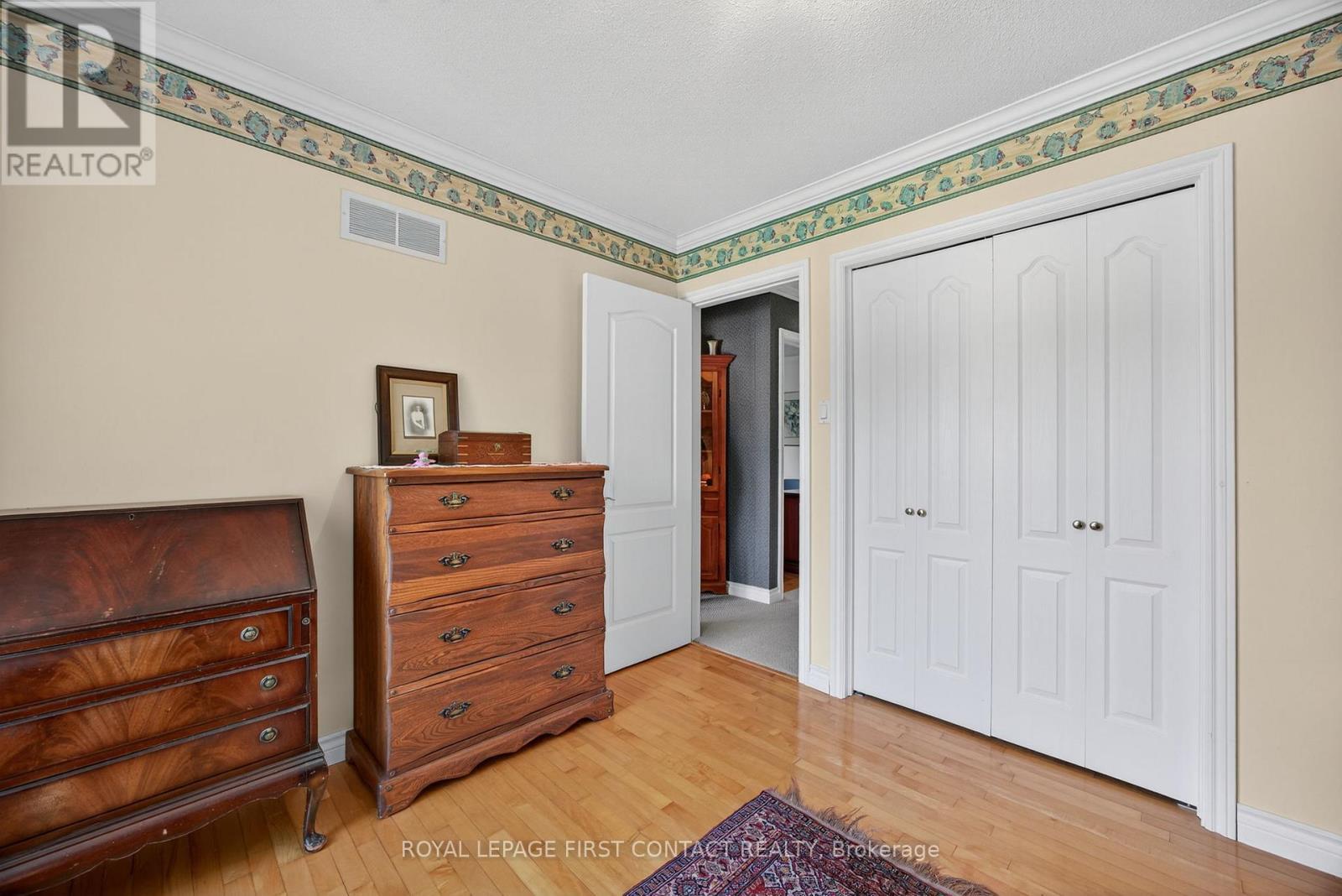 












7 MAPLECREST ROAD

,
Springwater,




Ontario
L9X0P8

