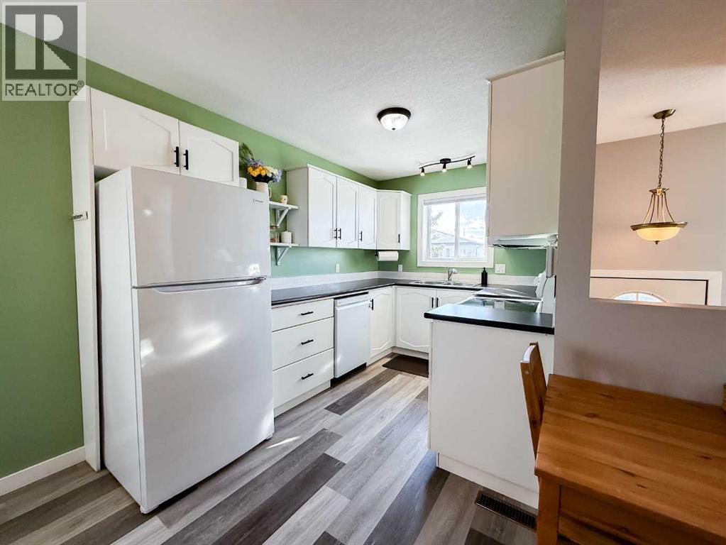 












532 Boutin Avenue

,
Hinton,




Alberta
T7V1A8

