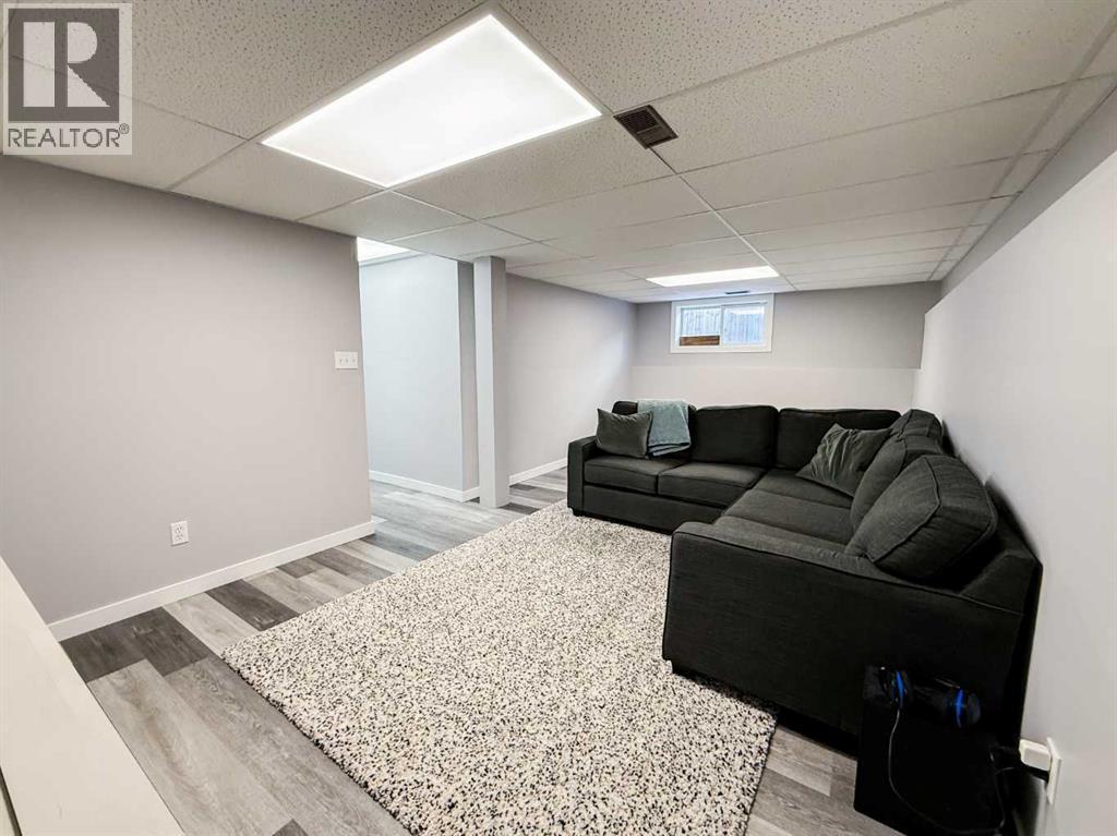 












532 Boutin Avenue

,
Hinton,




Alberta
T7V1A8

