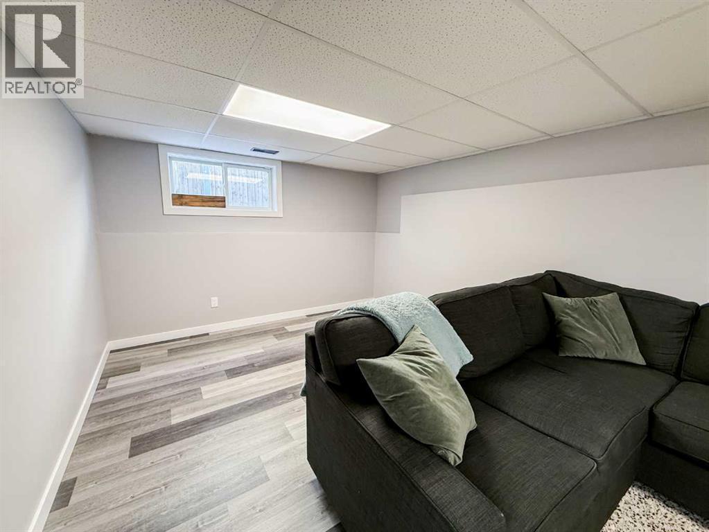 












532 Boutin Avenue

,
Hinton,




Alberta
T7V1A8

